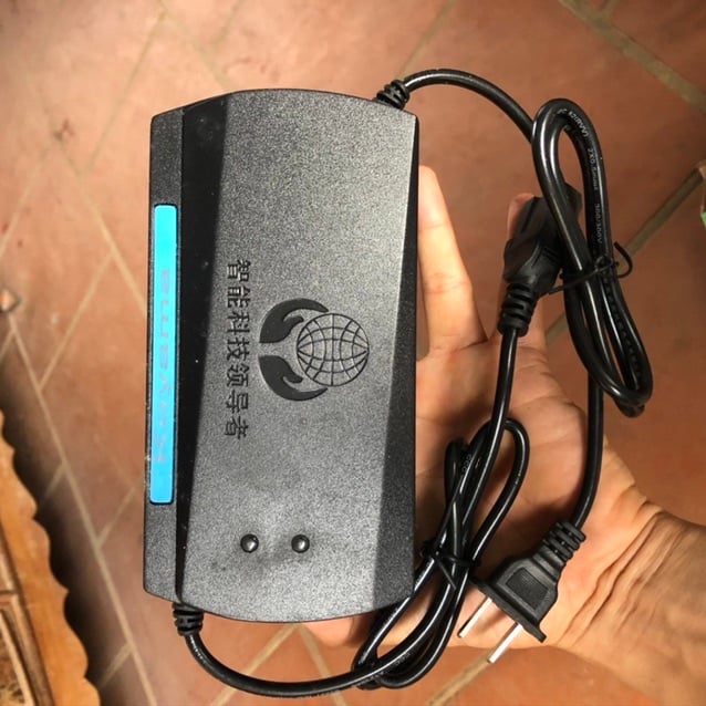 Sạc bình ắc quy khô (tự động) xe điện