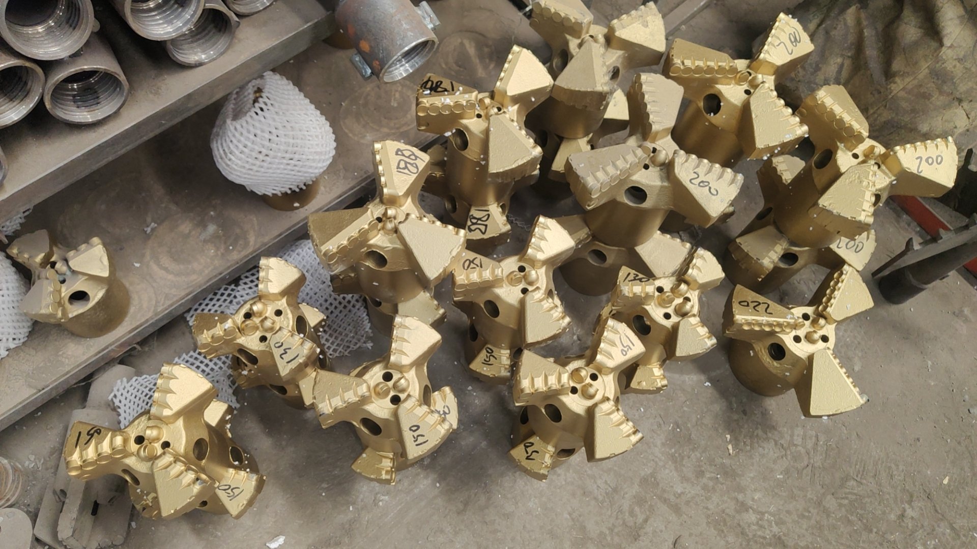 Mũi khoan đá hợp kim (dùng cho máy khoan giếng)