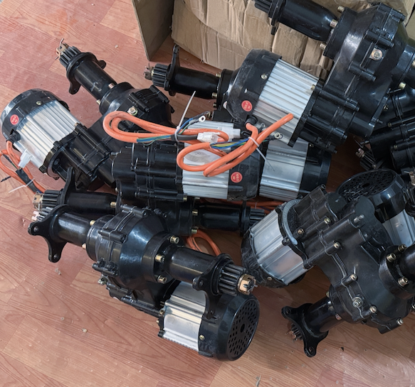 Xe nâng điện điều khiển từ xa