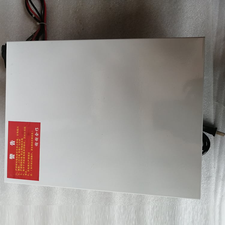 Sạc bình ắc quy nước 220V