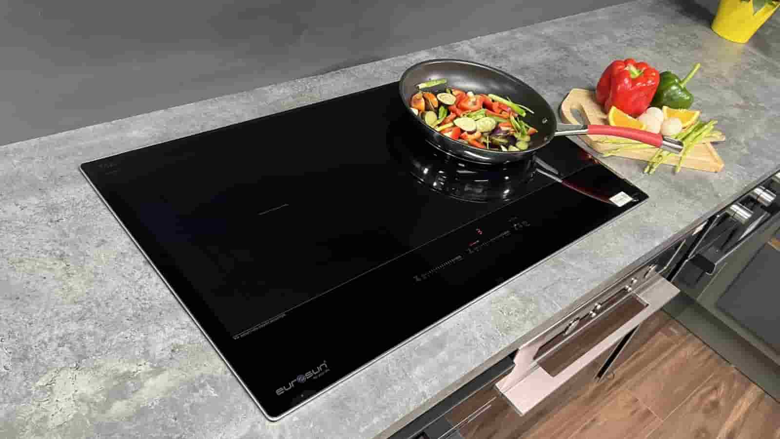 So sánh bếp từ Eurosun và bếp từ Bosch