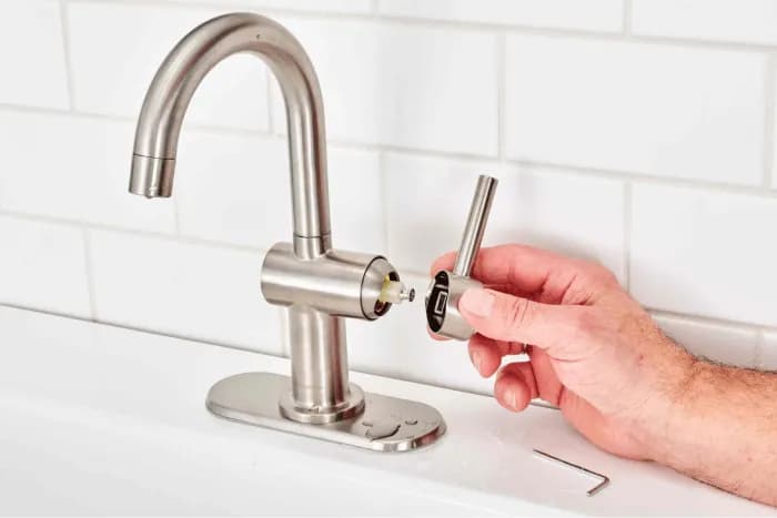 Tay gạt vòi nước bị lỏng