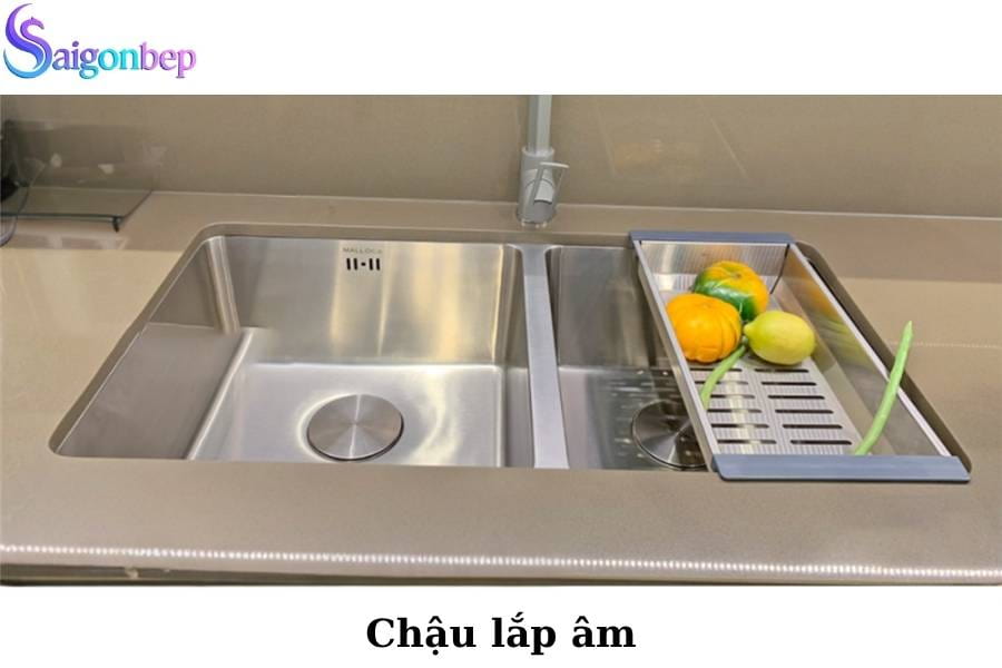 Bồn chậu rửa bát nên lắp âm bàn đá hay lắp dương