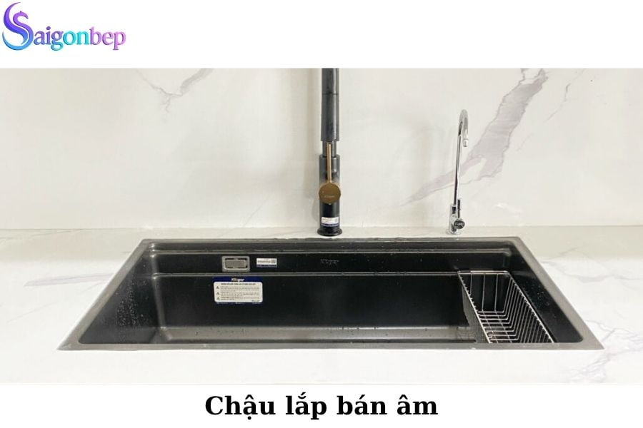 Bồn chậu rửa bát nên lắp âm bàn đá hay lắp dương