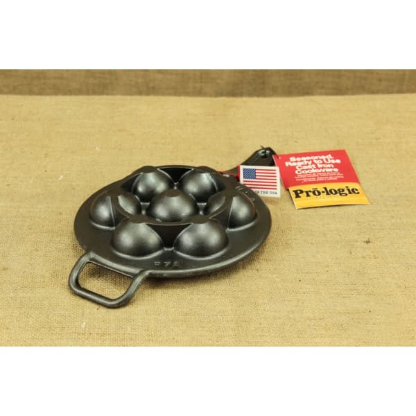 Chảo gang đổ bánh khọt Lodge P7A3