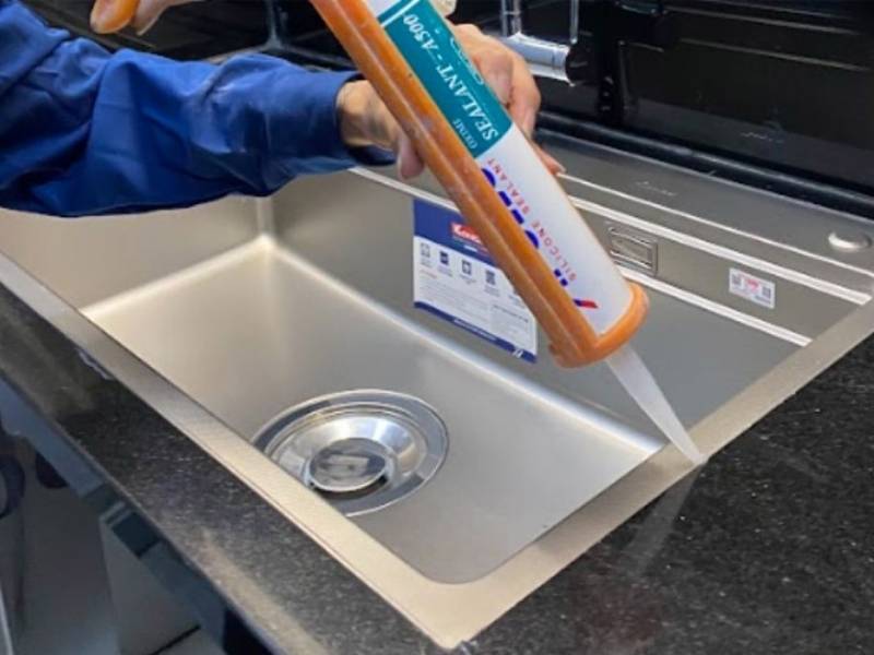 Chậu rửa bát bị rò rỉ nước