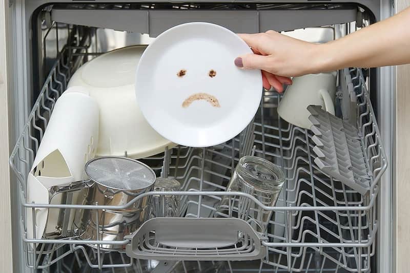 Lý do chén dĩa không khô sạch khi dùng máy rửa chén