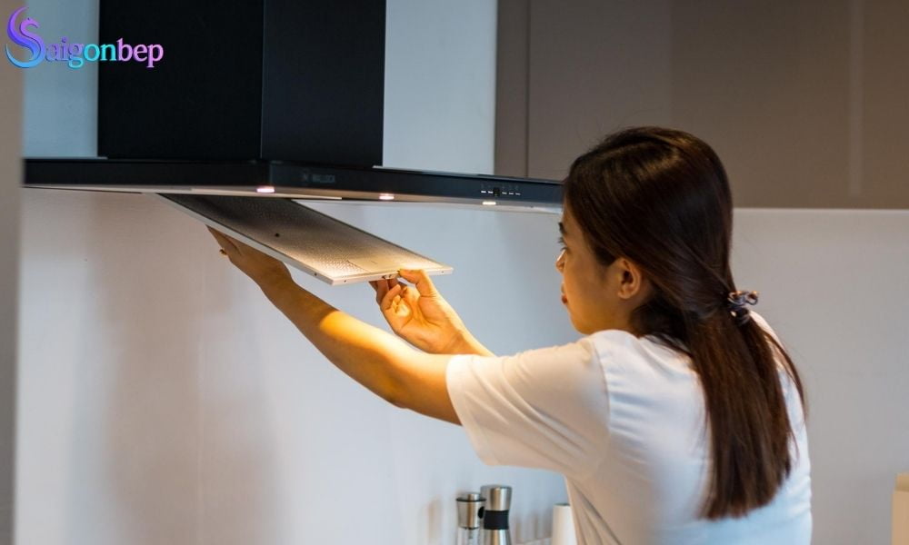 máy hút mùi bị rò rỉ dầu mỡ