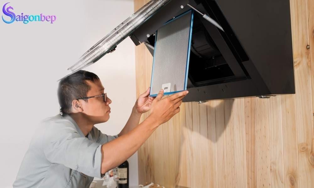 máy hút mùi bị kêu to