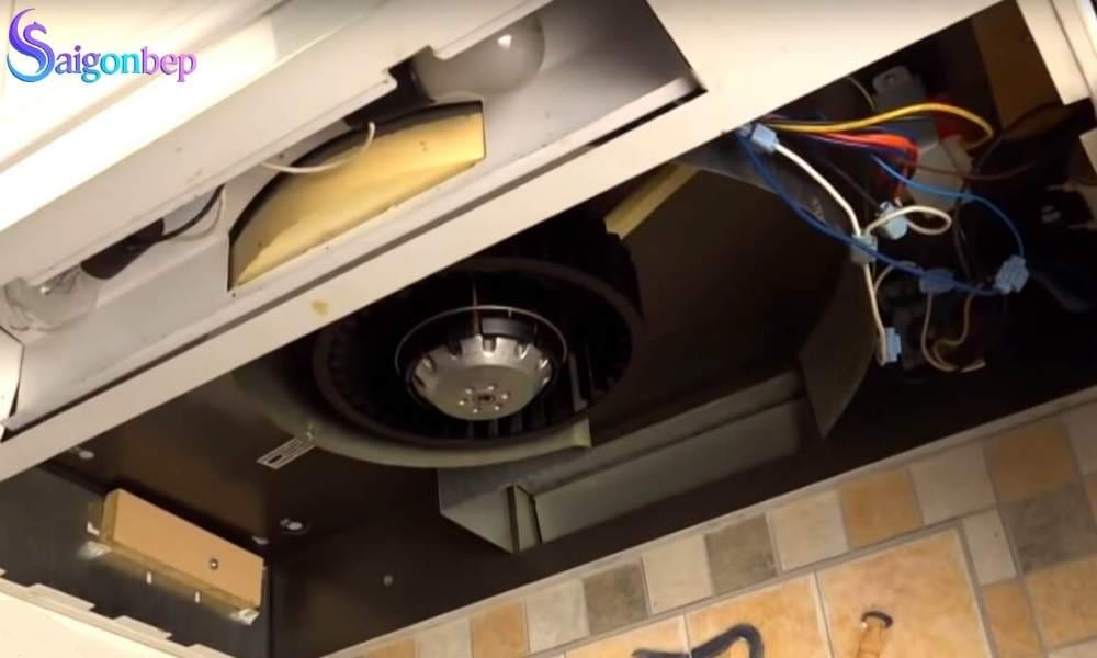 máy hút mùi kêu tiếng to