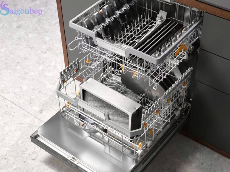 Khoang rửa của máy Rửa Bát Âm Tủ Bán Phần Miele G 7131 SCi CLST AutoDos