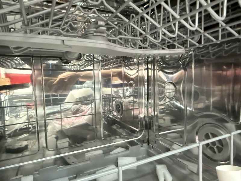 Khoang máy chất liệu Inox cao cấp