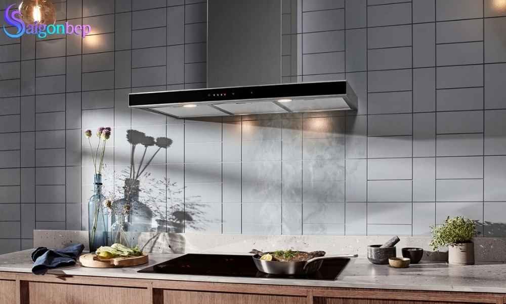 Nên dùng máy hút mùi than hoạt tính hay có ống thoát khí