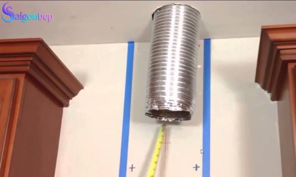 Nên dùng máy hút mùi than hoạt tính hay có ống thoát khí