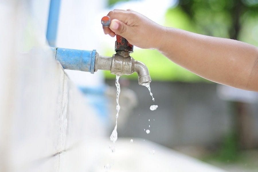 vệ sinh chậu rửa bát Kluger