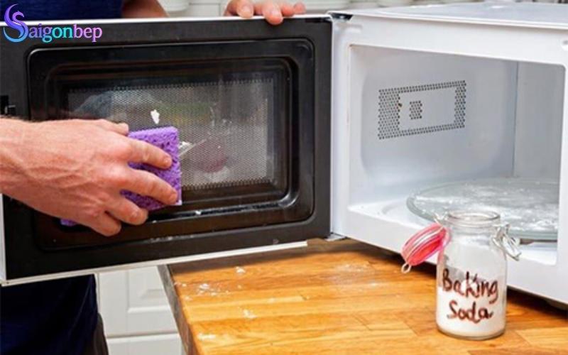 Vệ sinh lò vi sóng bằng Baking Soda