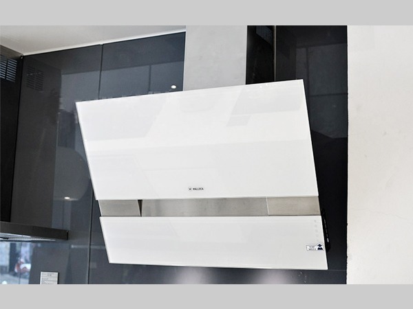 Máy hút mùi áp tường Malloca KITE WHITE-K200W