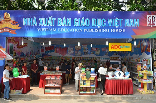 Nhà xuất bản Giáo dục Việt Nam tham gia Hội sách nhân Ngày sách Việt Nam lần thứ 5 năm 2018