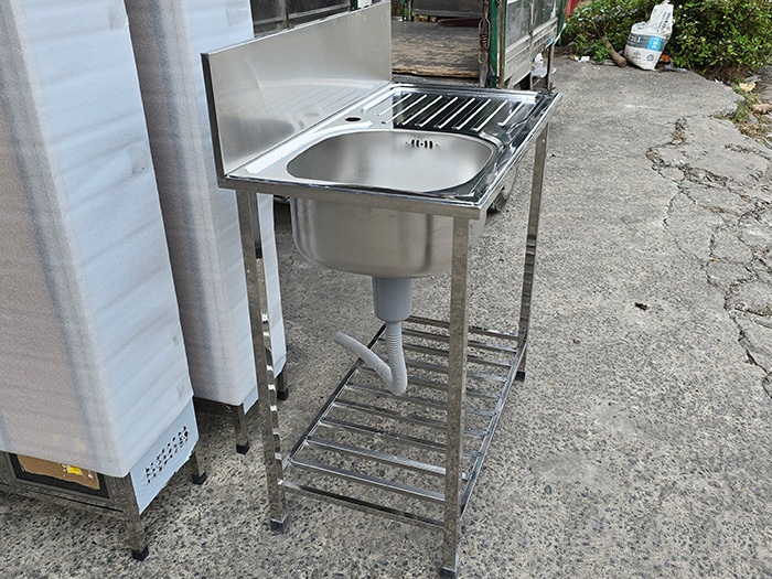 Chậu rửa bát inox có chân và thành chắn