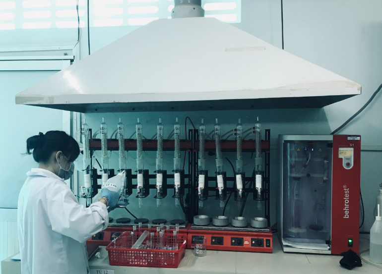 NỘI THẤT PHÒNG THÍ NGHIỆM VÀ CÁC ĐIỀU CẦN LƯU Ý