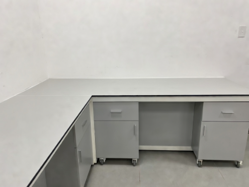 Bàn thí nghiệm áp góc