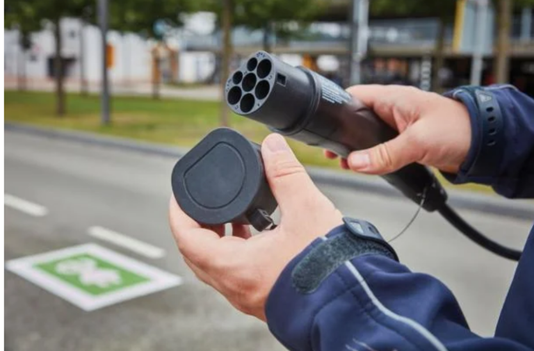 Bộ dụng cụ chuyển đổi kiểm tra trạm sạc Fluke FEV300 EV