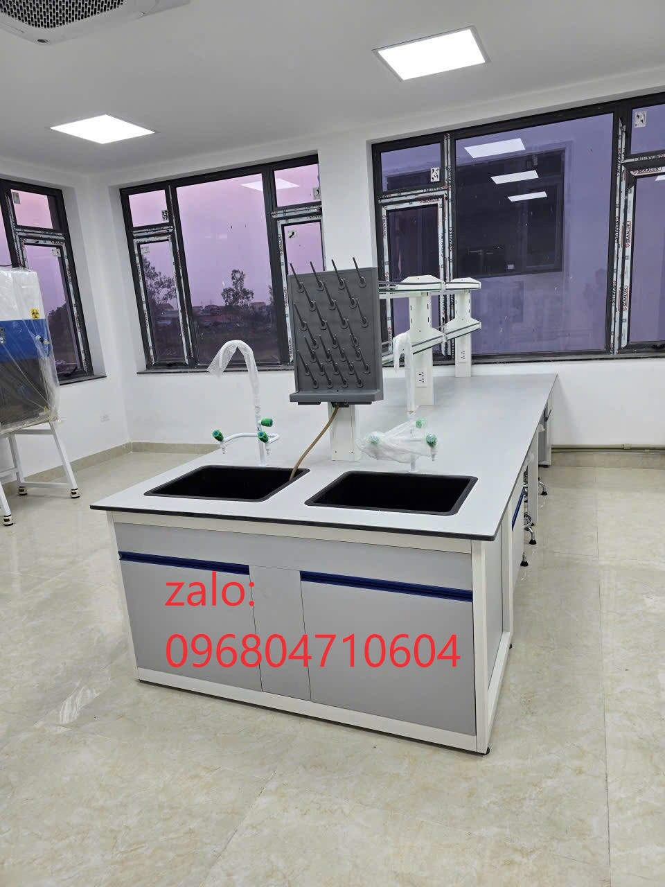 Bàn thí nghiệm trung tâm 3600