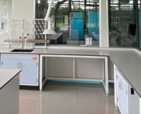 Bàn thí nghiệm áp góc