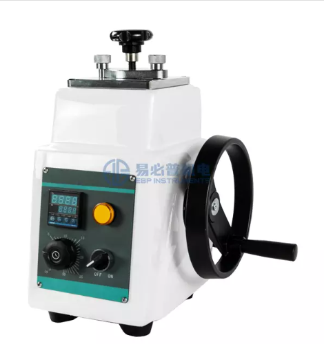 Máy ép nhiệt thủ công để gắn kết các chi tiết trang trí.