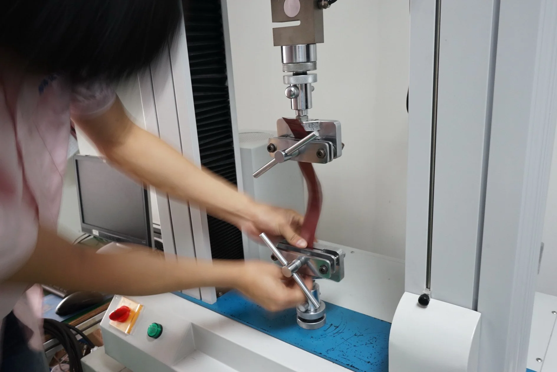 Máy thử độ bền kéo đa năng ASTM