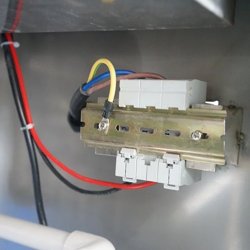Buồng lão hóa tăng tốc bằng tia cực tím