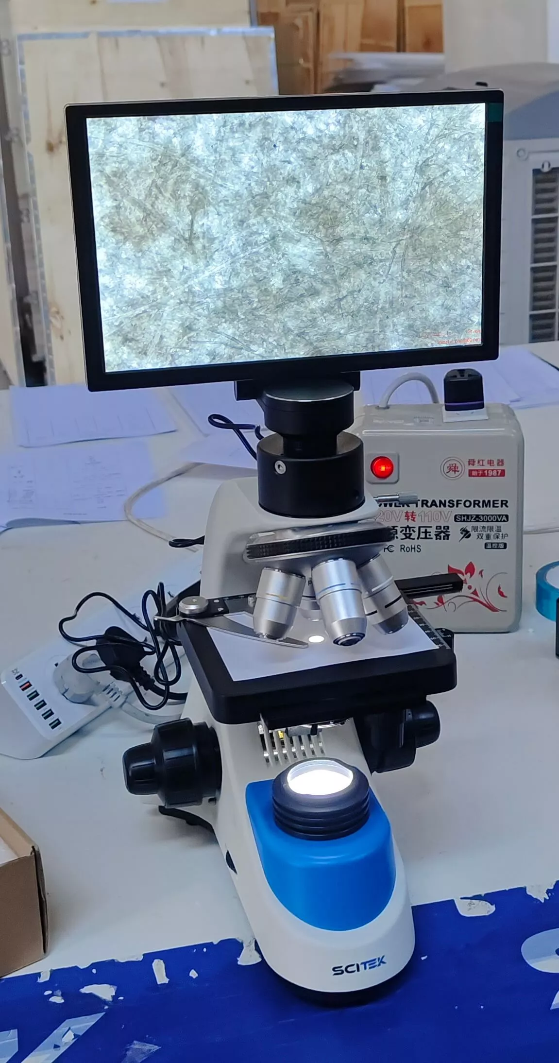 Kính hiển vi có camera và màn hình kỹ thuật số MSC-D208