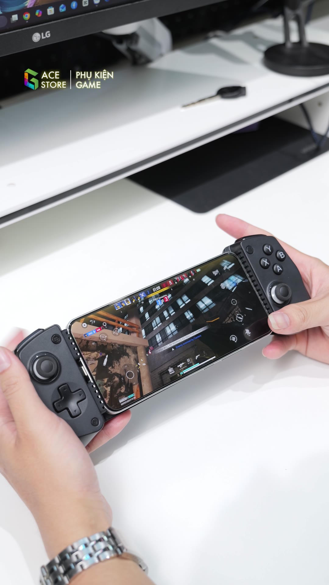 Chơi Rainbow Six Mobile bằng tay cầm kẹp điện thoại dạng trượt