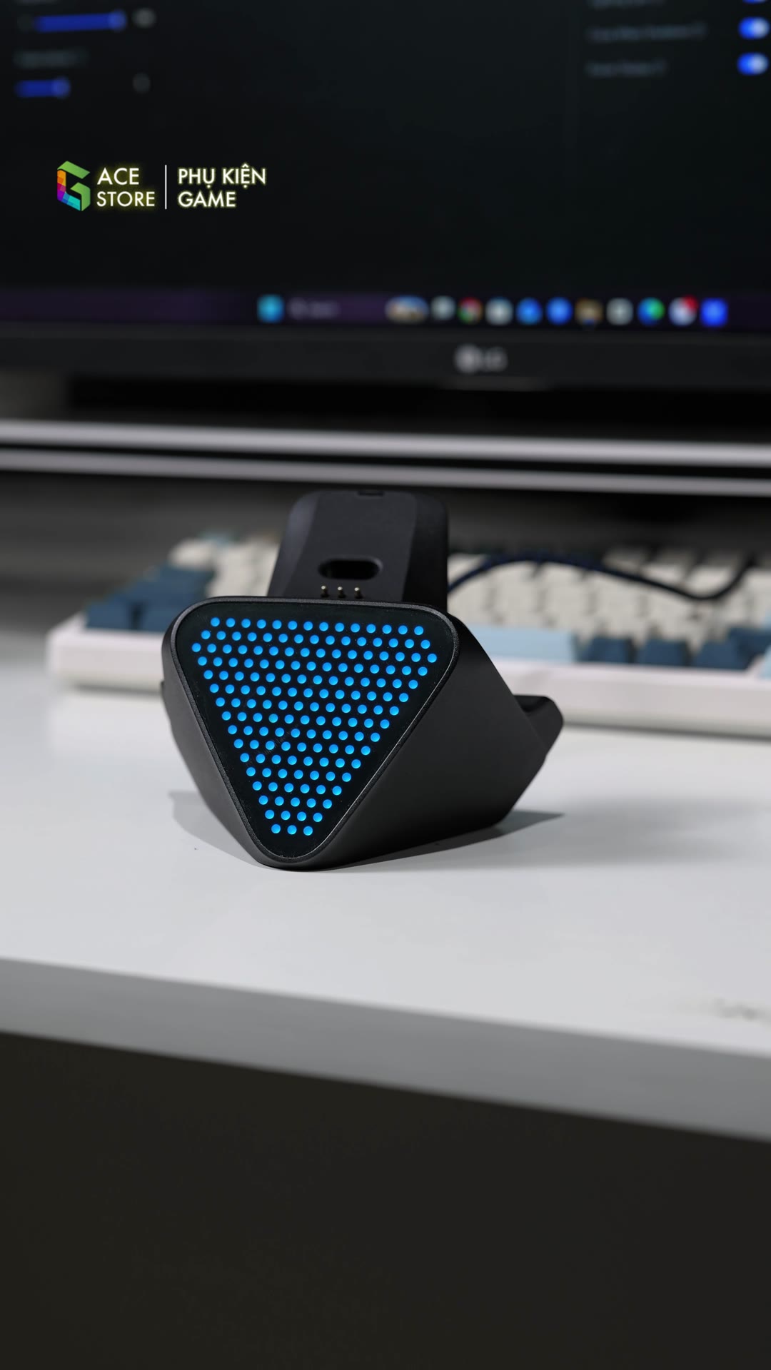 Cận cảnh Flydigi Dock V2 với màn hình LED dạng pixel