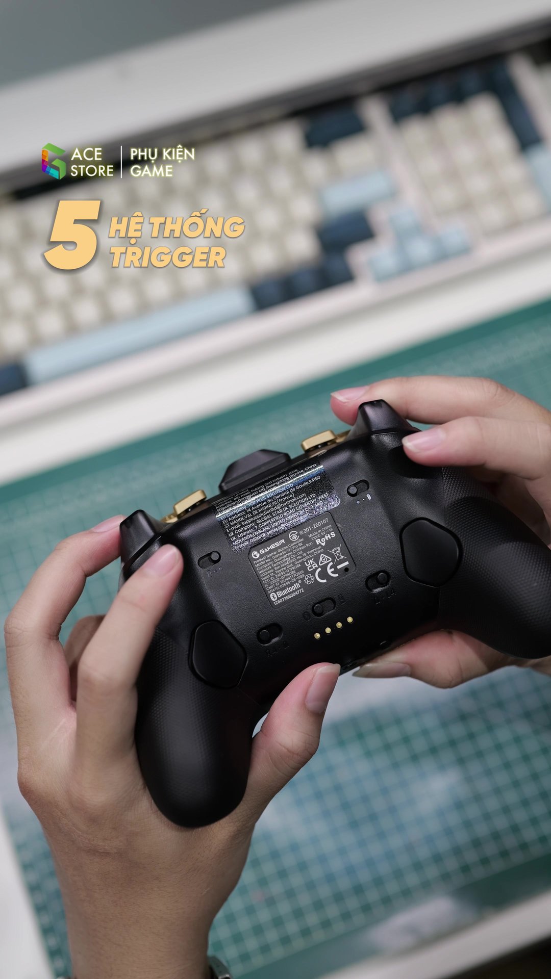Flydigi Vader 5 Pro chơi game đá bóng