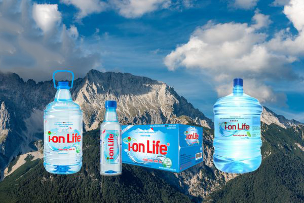 So sánh nhanh: Nước đóng chai AVIA 3A và nước bình truyền thống – Nên chọn loại nào?