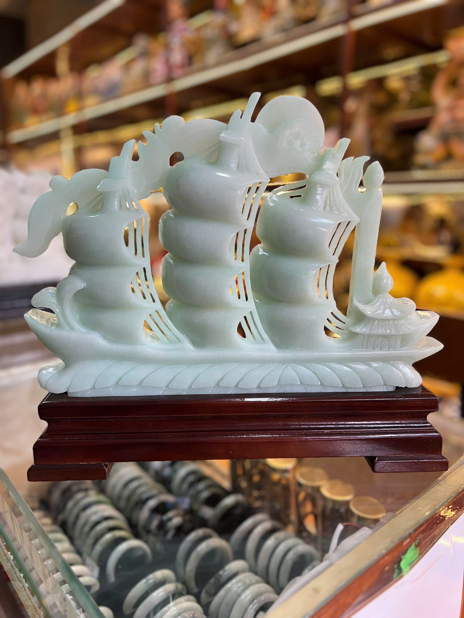 THUẬN BUỒM XUÔI GIÓ CẨM THẠCH