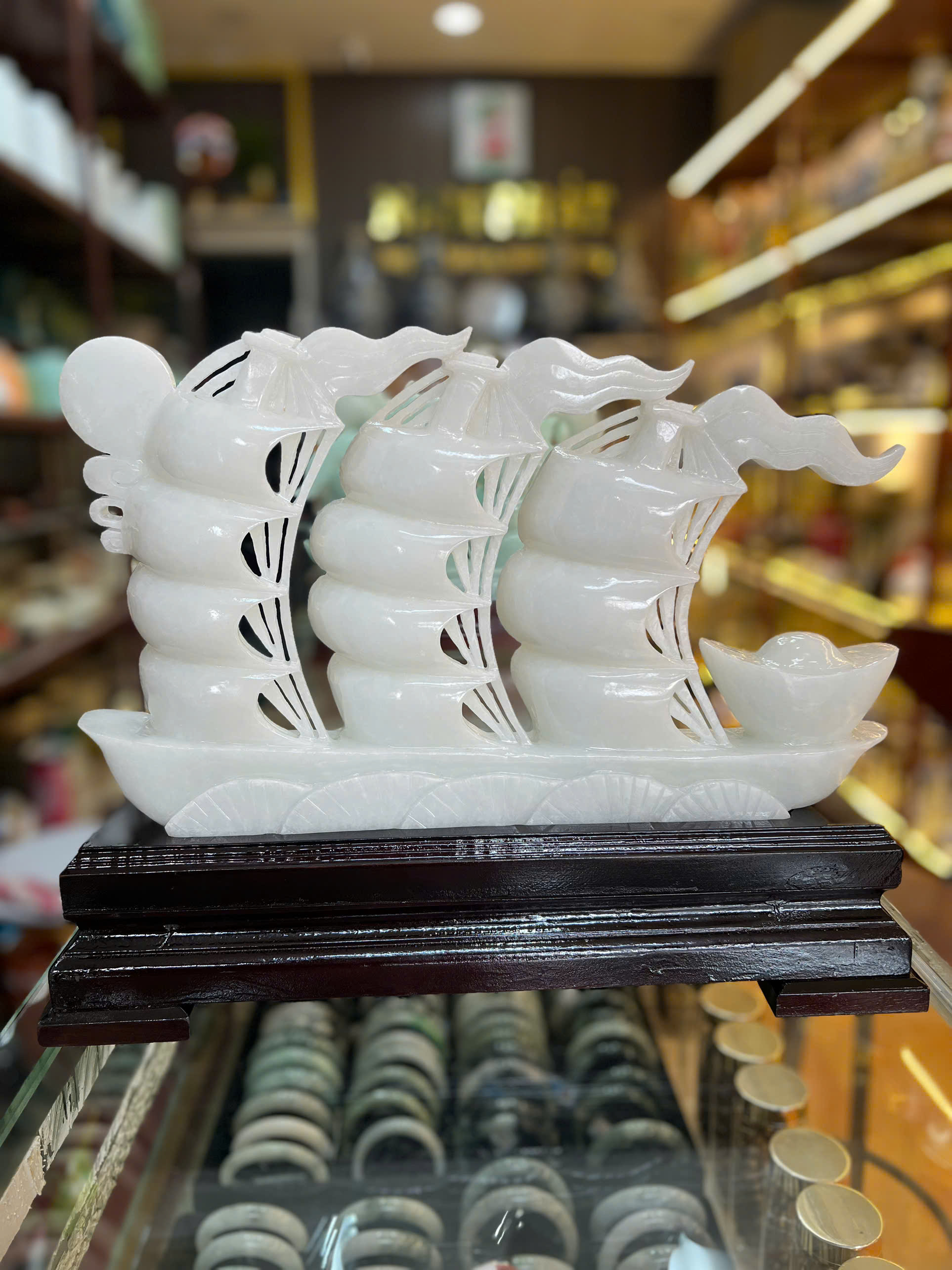 THUẬN BUỒM XUÔI GIÓ CẨM THẠCH