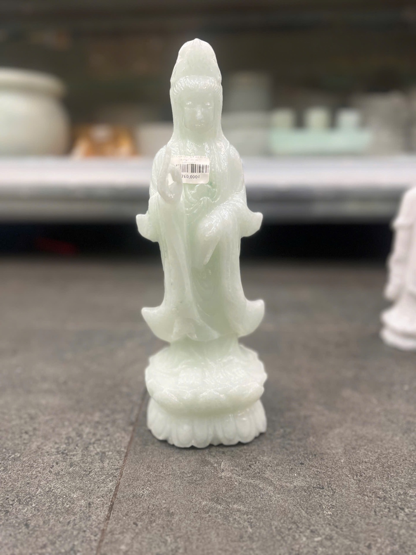 Q12 - Quan âm CT xanh nhạt đứng 30cm