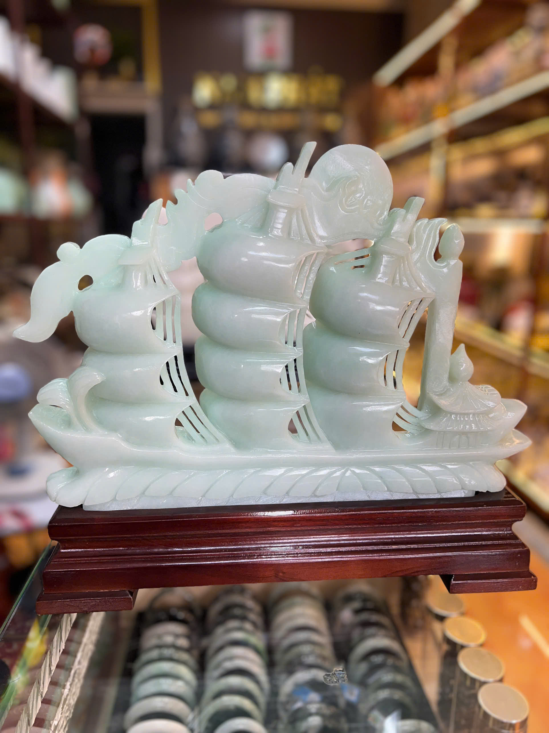 THUẬN BUỒM XUÔI GIÓ CẨM THẠCH