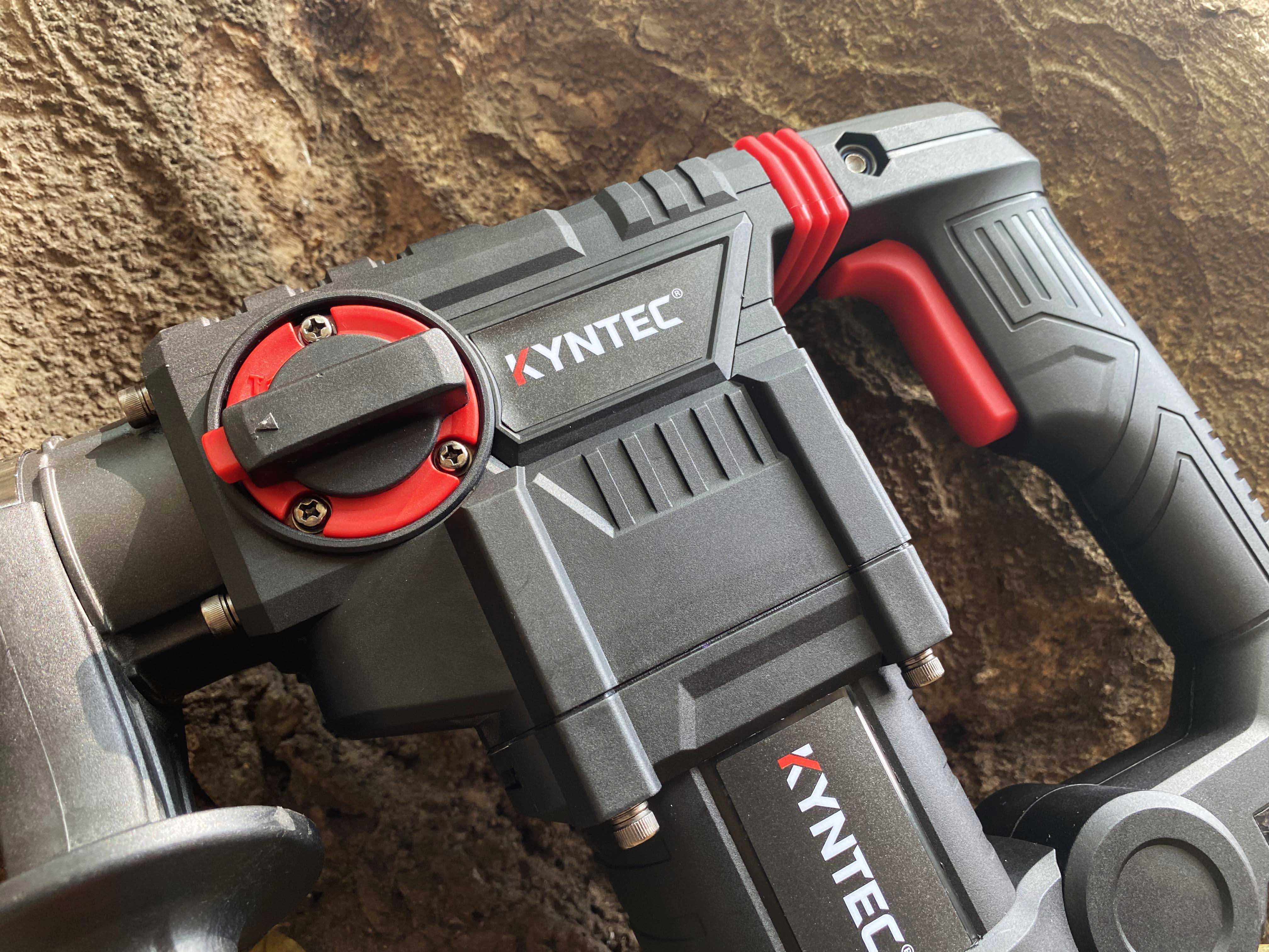 Ly hợp trượt giúp kiểm soát máy tốt hơn trên Kyntec KT07