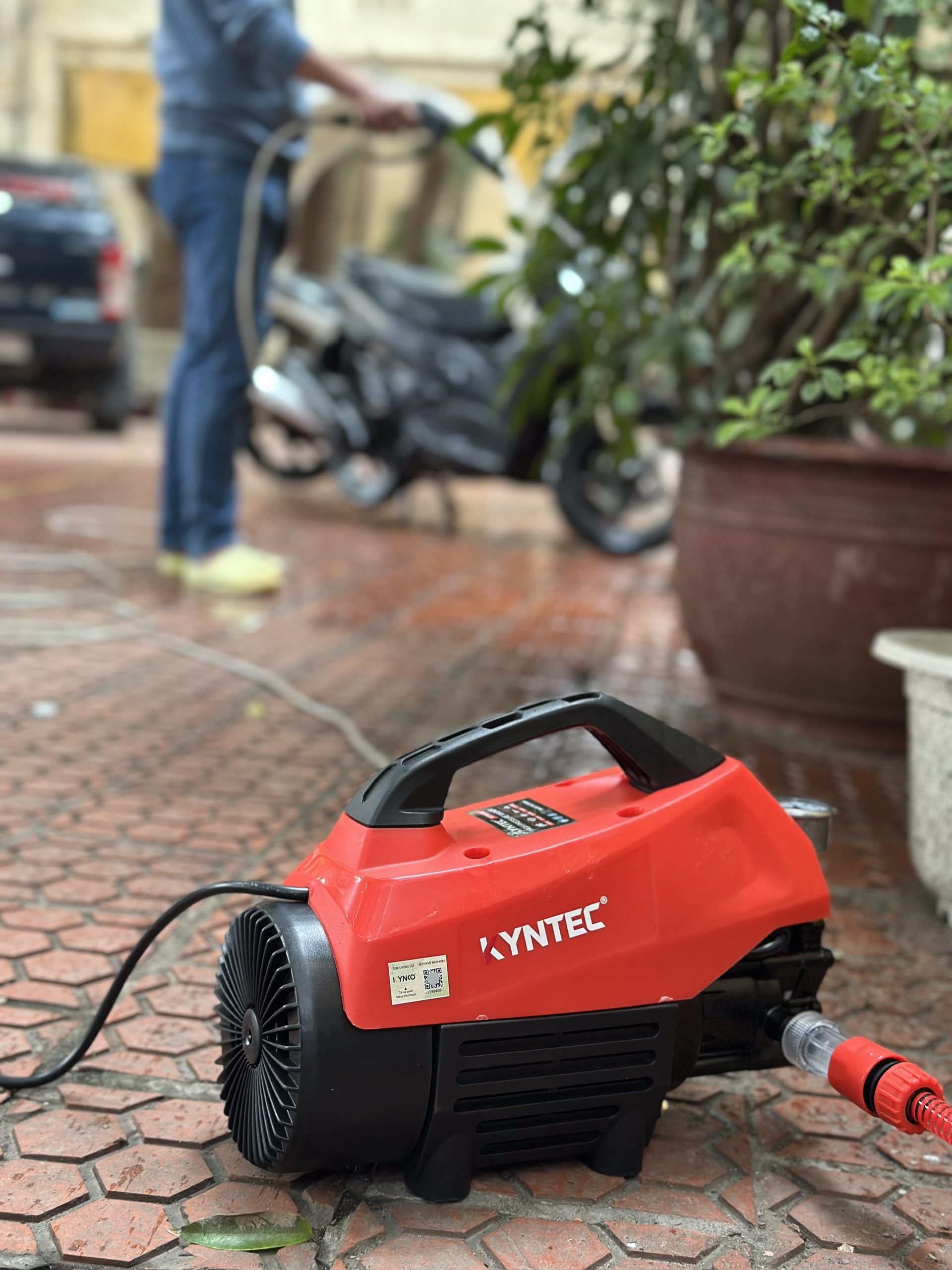 Kyntec KTW-05 xịt rửa ô tô và vệ sinh sân gạch