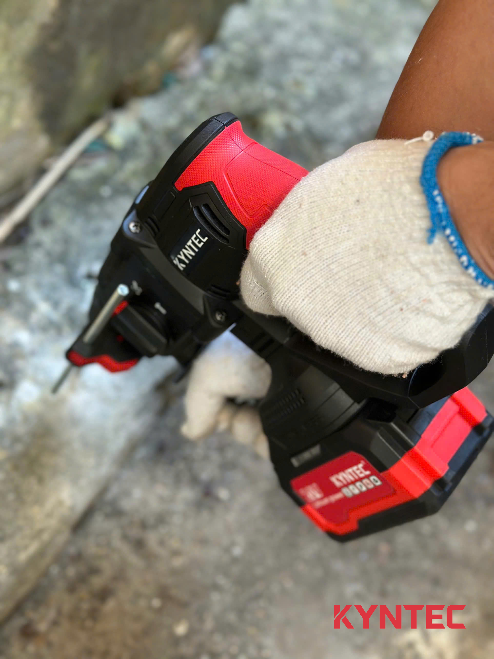 thi công bằng Thân Máy Khoan Bê Tông 3 Chức Năng Pin Kyntec KT51