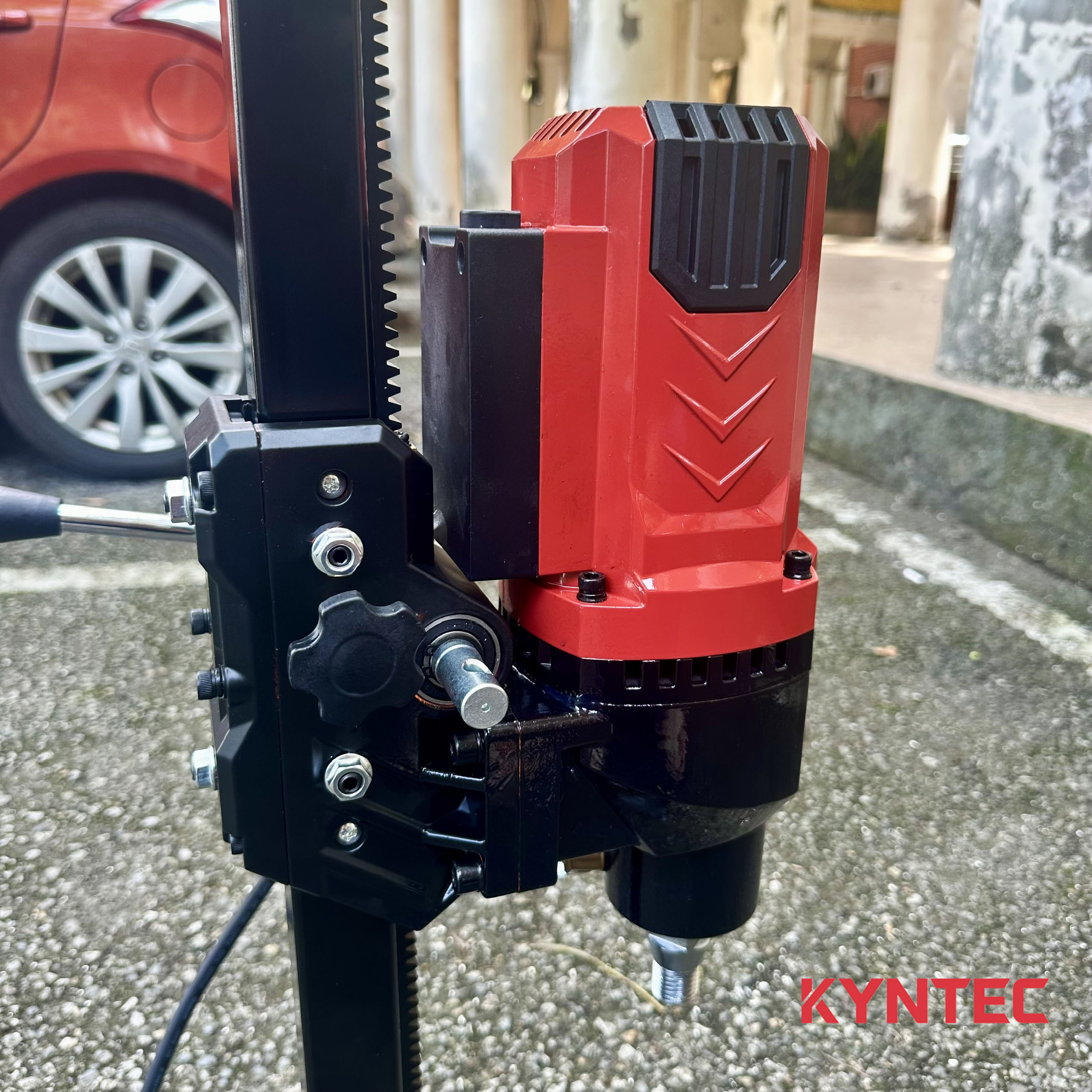 Thi công Máy Khoan Rút Lõi 200mm Kyntec KT37