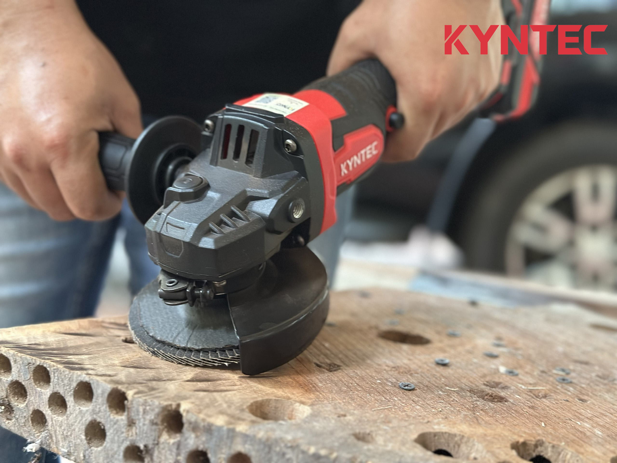Máy Mài Pin 100mm Kyntec KT55 Thi Công