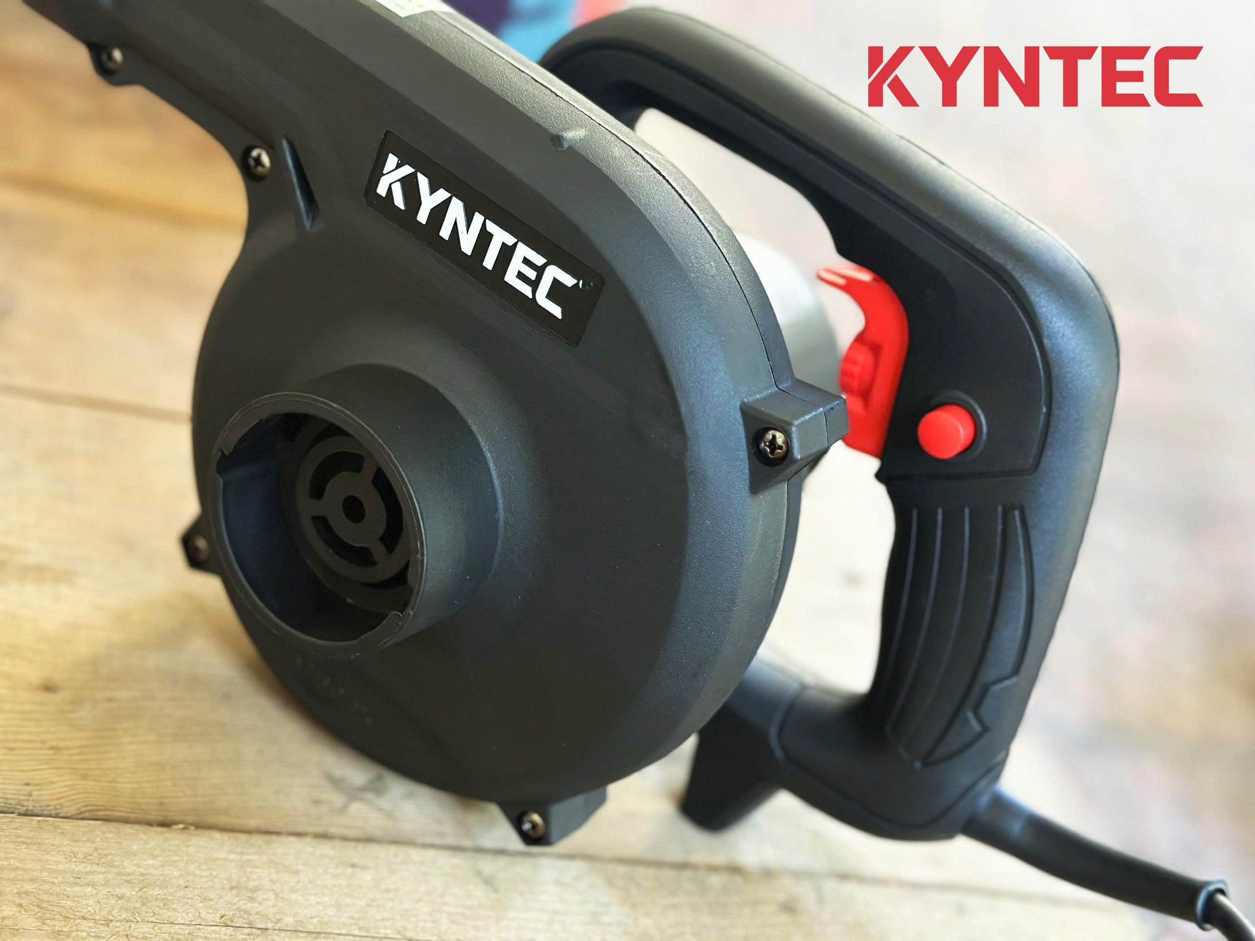 máy thổi hút bụi 600W Kyntec KT21 góc nghiêng