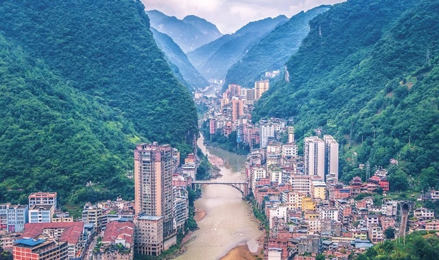 Kỳ lạ thành phố Yanjin hẹp nhất thế giới