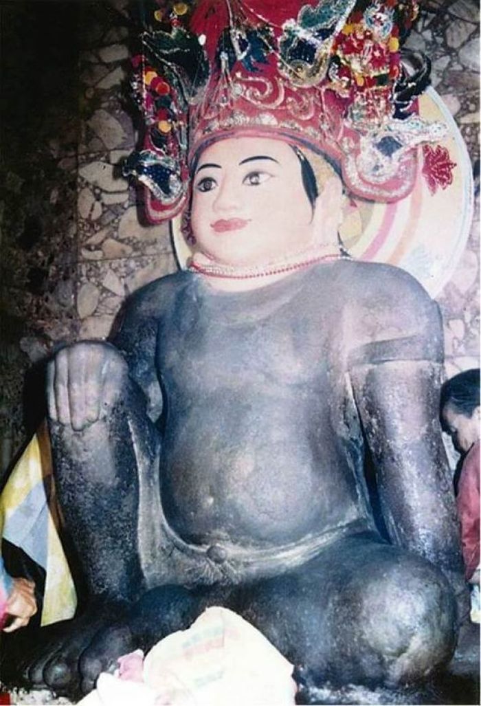 Tượng Bà Chúa Xứ khi chưa mặc xiêm y hoàn chỉnh