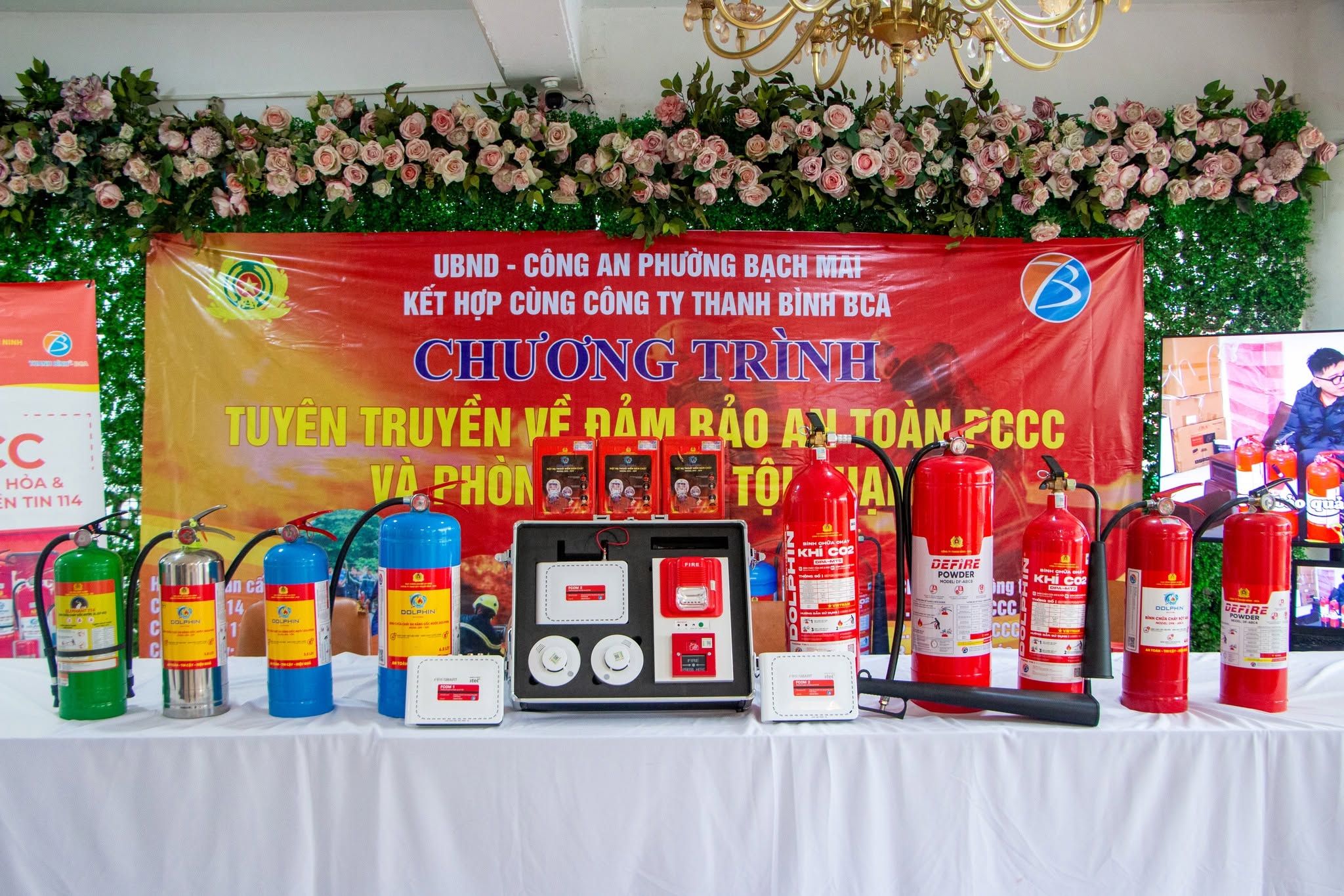 UBND PHƯỜNG BẠCH MAI PHỐI HỢP CÙNG CÔNG TY THANH BÌNH BCA TRIỂN KHAI CHƯƠNG TRÌNH TUYÊN TRUYỀN AN TOÀN PCCC VÀ PHÒNG CHỐNG TỘI PHẠM