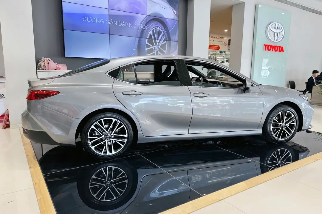 TOYOTA CAMRY 2.0Q